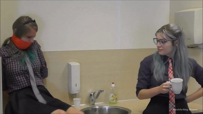 ຕິດ / tied ແລະ gagged / lady ໃນຄວາມຫຍຸ້ງຍາກ