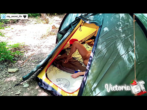 ❤️ ຖ່າຍໃນກ້ອງຖ່າຍຮູບ Passionate jerk off Stranger in a tent ️ ແຕ່ໜັງໂປ້ ຢູ່ພວກເຮົາ