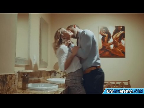 ❤️ ໃນເວລາທີ່ຜິວເນື້ອສີຂາວ busty seduces ທ່ານຢູ່ໃນຫ້ອງນ້ໍາສາທາລະນະ ️ ແຕ່ໜັງໂປ້ ຢູ່ພວກເຮົາ